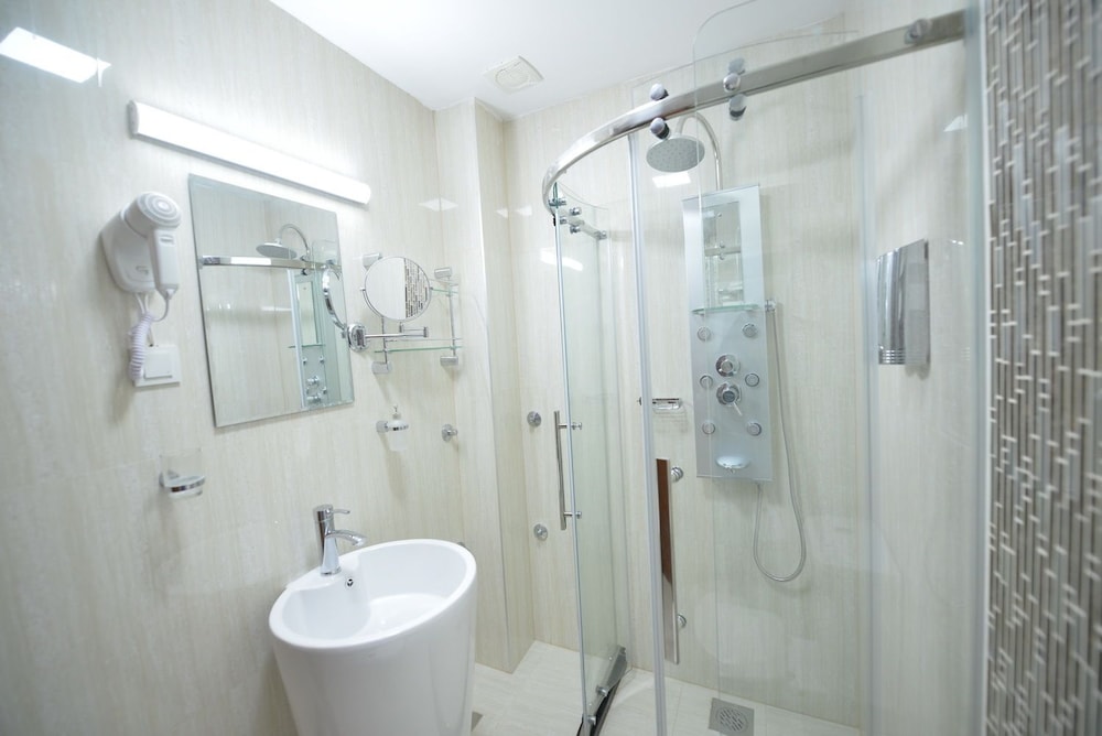 BUSHI RESORT AND SPA HOTEL 49/50