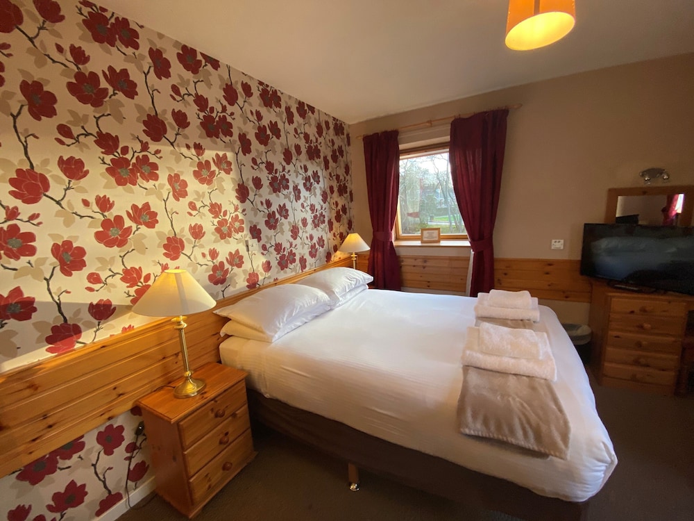 ROOM, DOUBLE BED