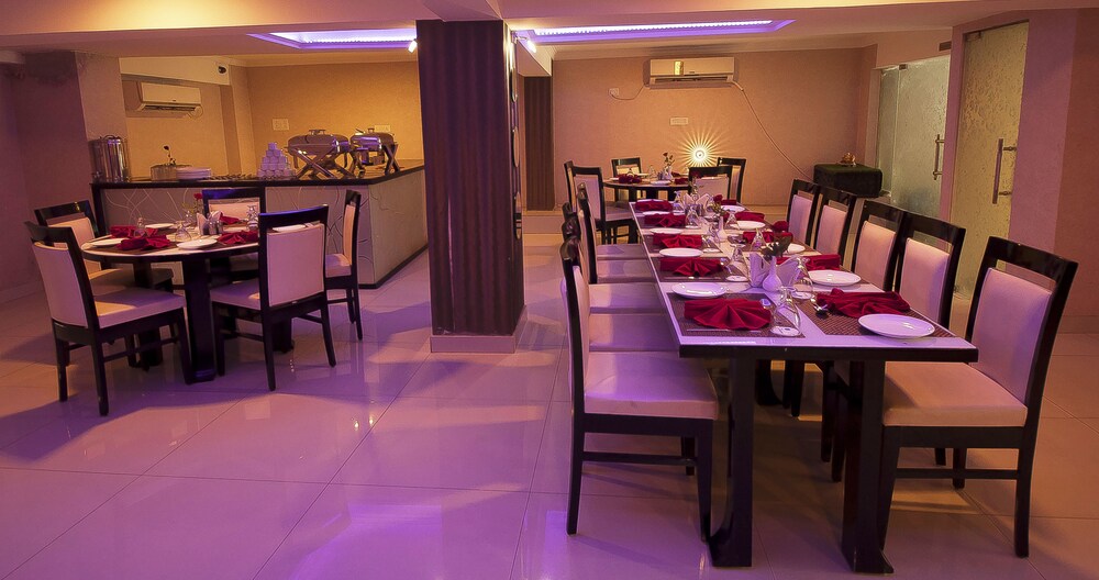 Hotel Pitrashish Premium 35/42