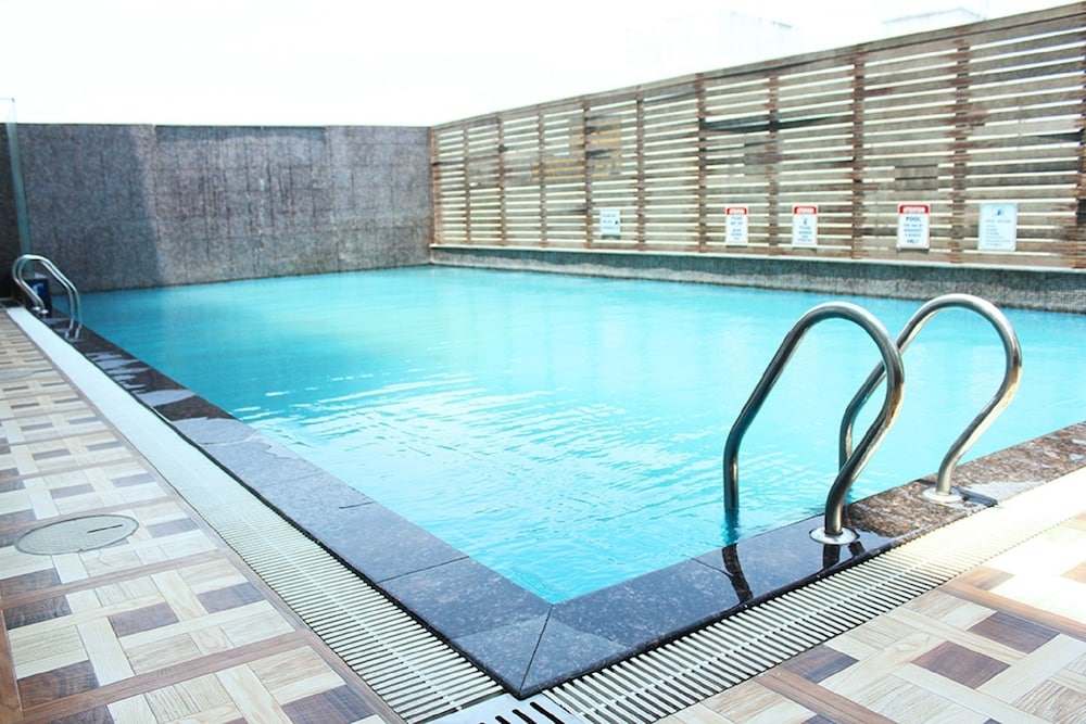 Hotel Chennai Le Palace 43/72