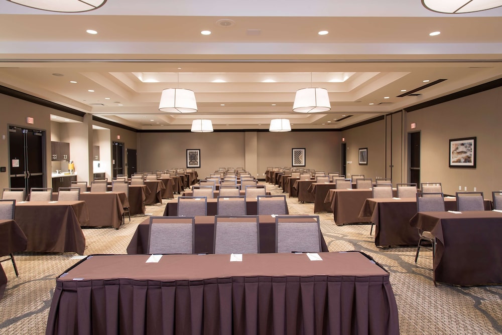 DoubleTree by Hilton Hotel Schenectady 48/51