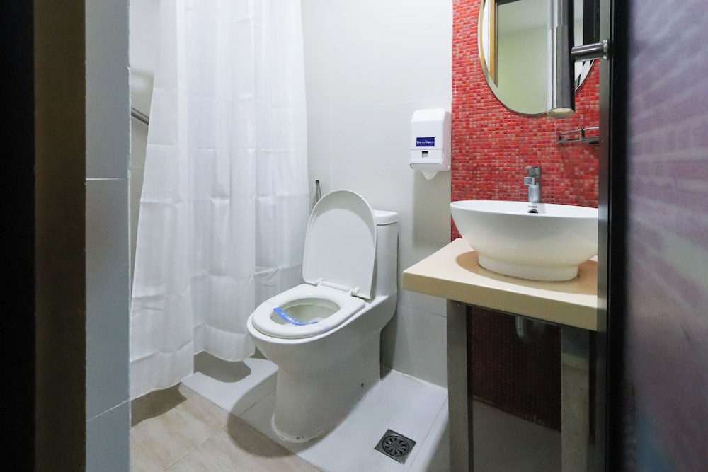 Icon Hotel North Edsa 61/65