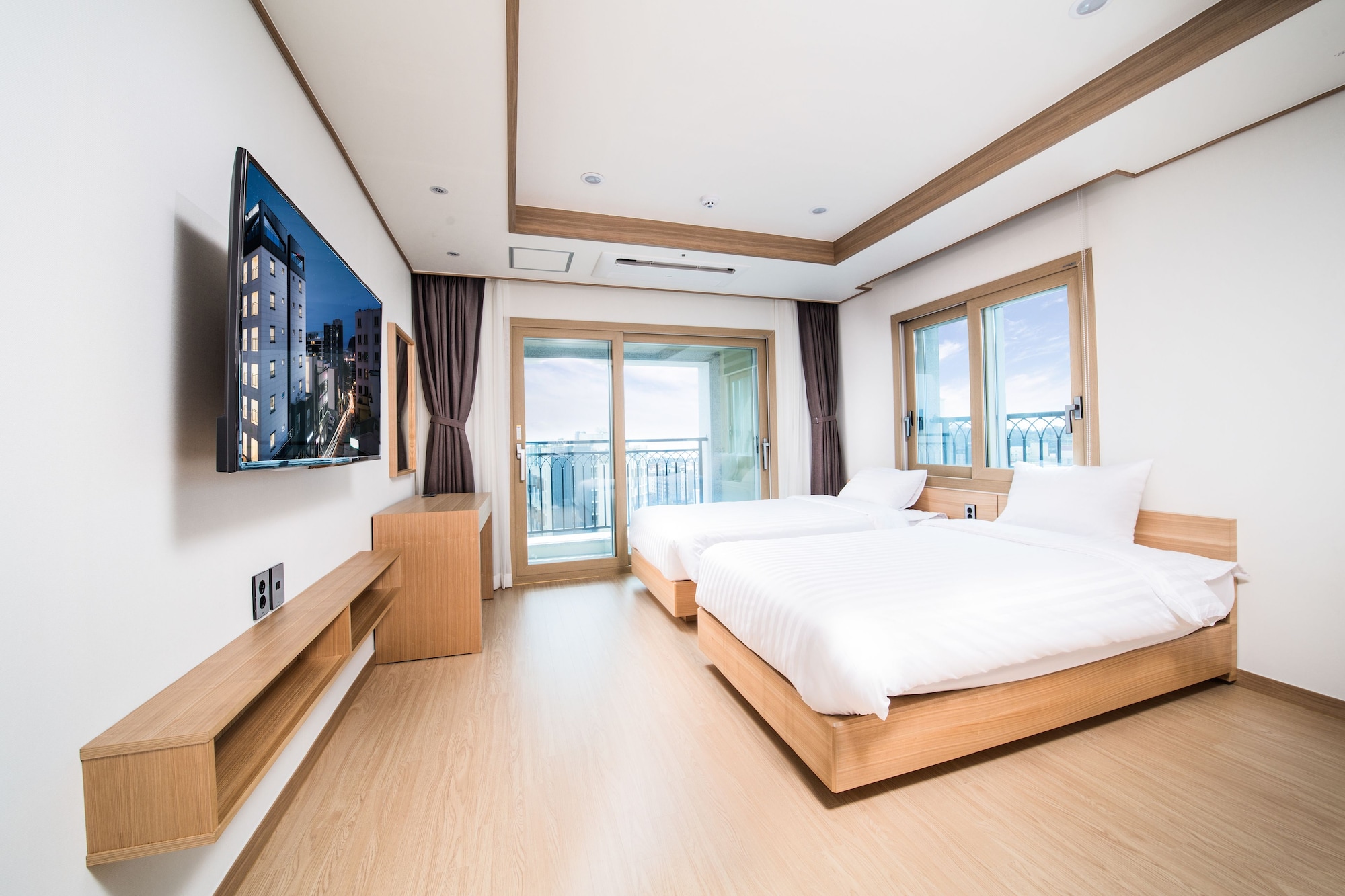 ROOM, TWIN BEDS