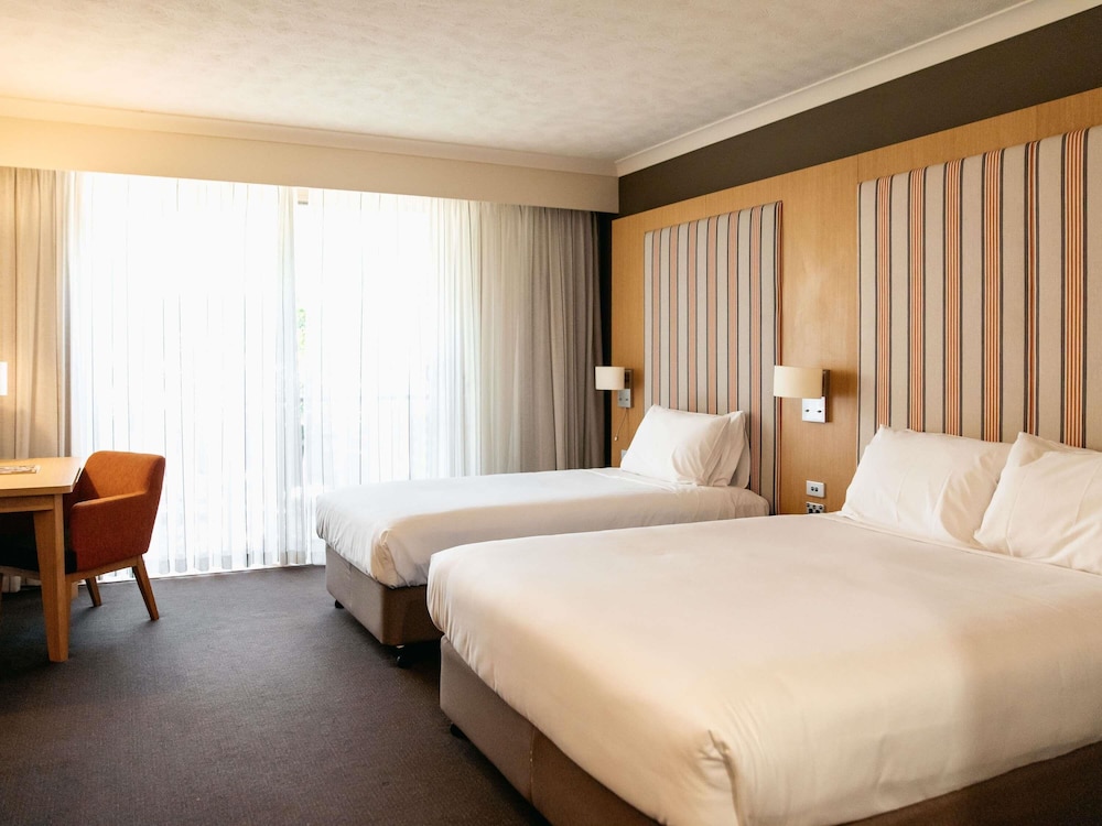 ROOM, ACCESSIBLE