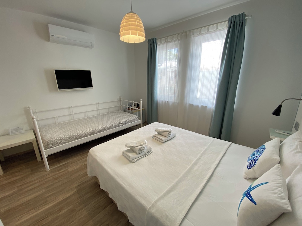 Alicante Hotel 11/48