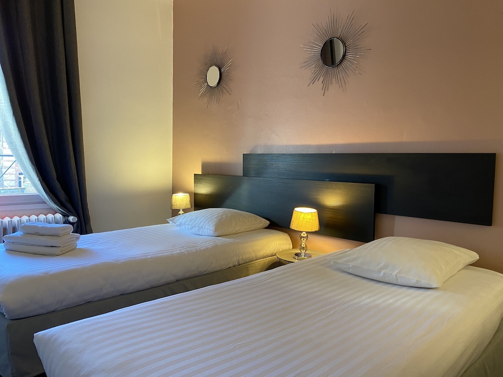 Logis Hotel Du Cirque 30/73