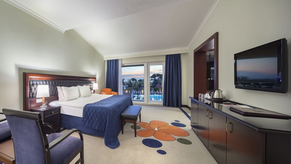 Pine Beach Hotel 54/73