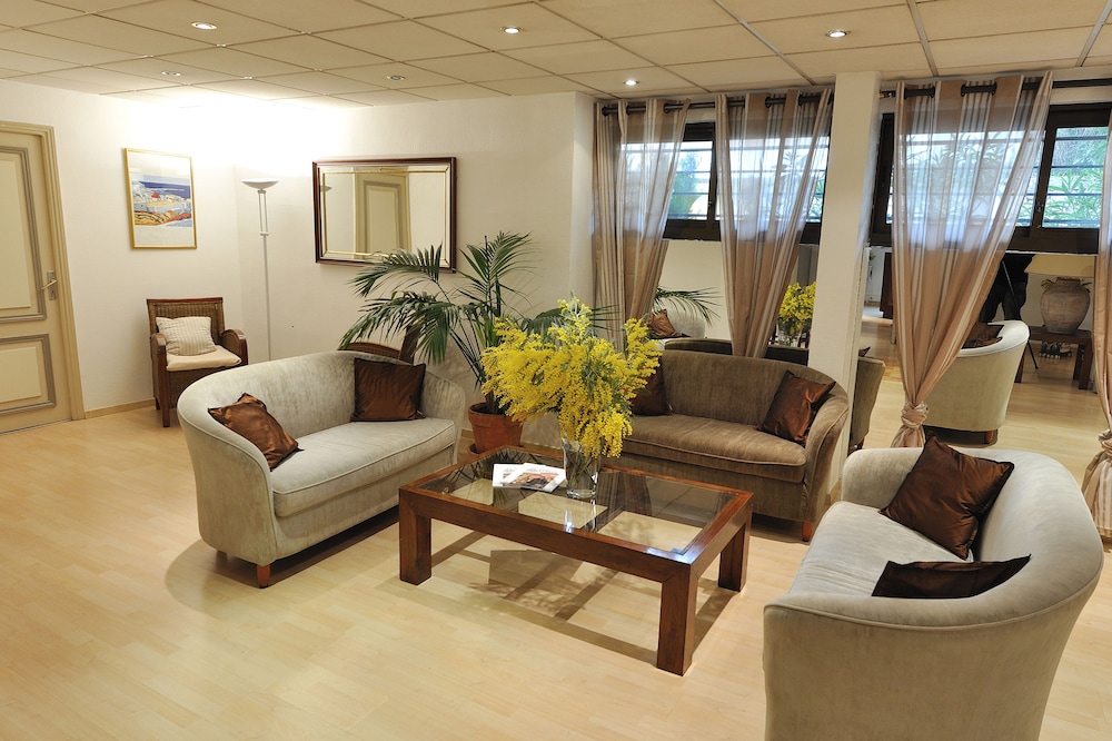RESIDHOTEL LES CORALYNES 24/28