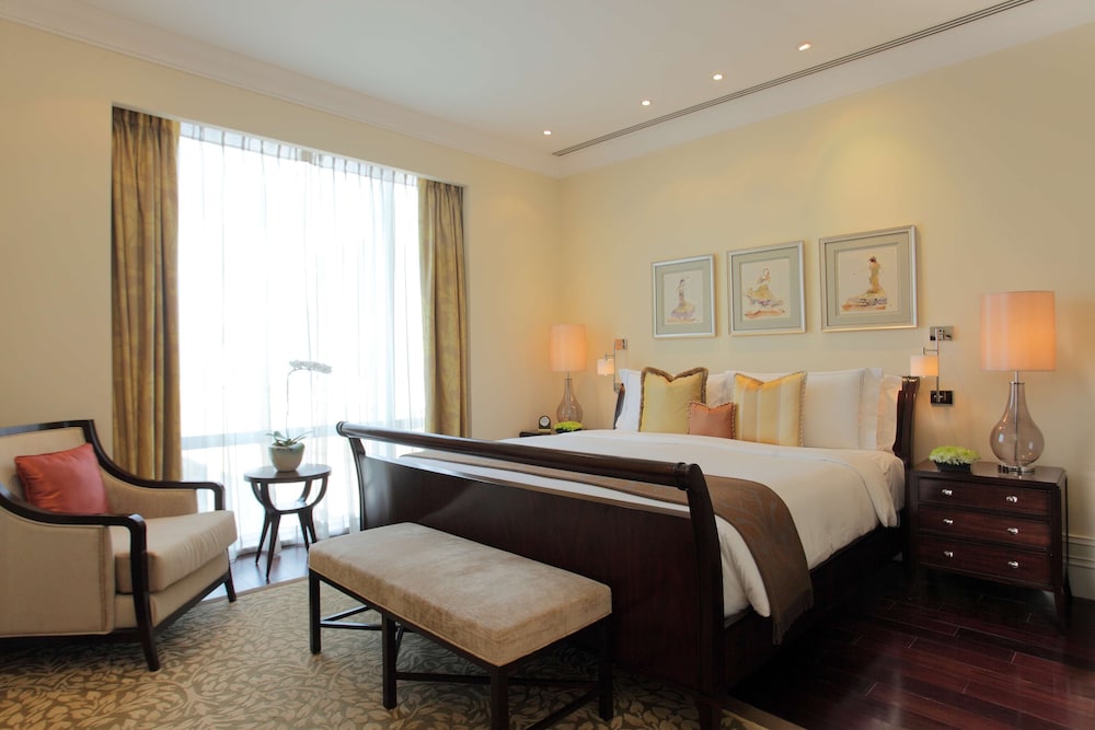 Raffles Makati 21/50