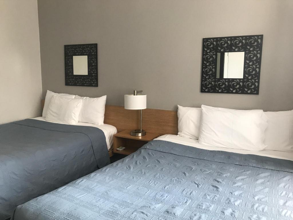 Room, 2 Double Beds, Theater View