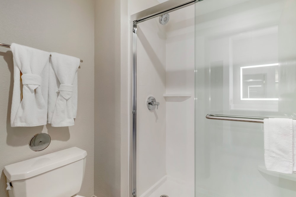 غرفة قياسية بسرير كينج مع أريكة، Holiday Inn Express Fallon 5/5