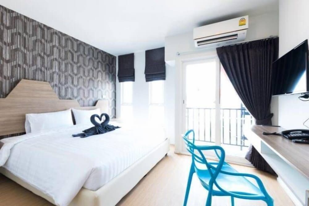 Studio, King Bed