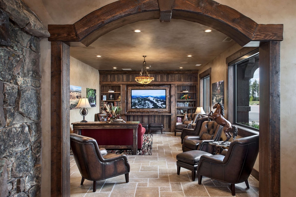 Glacier International Lodge 39/48