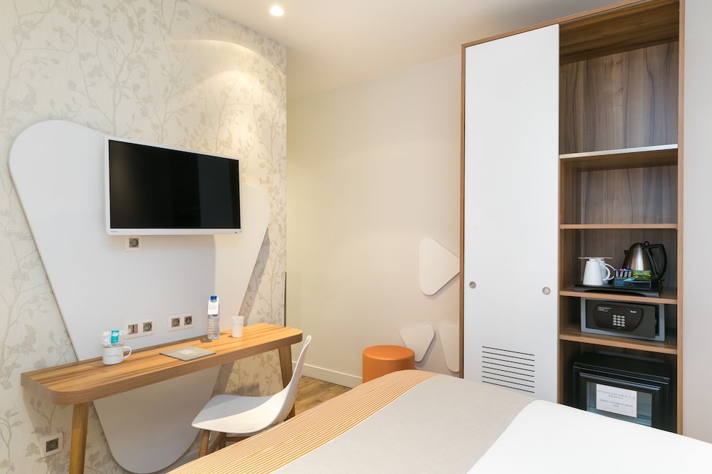 Hotel Magenta 38 by Happyculture 67/71