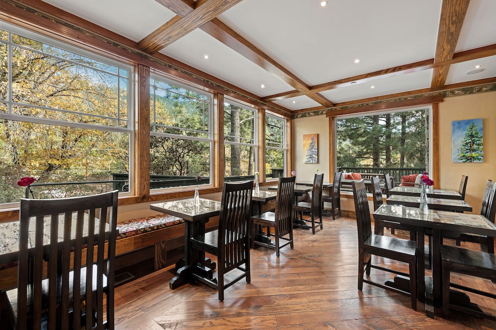 The Grand Idyllwild Lodge 36/50