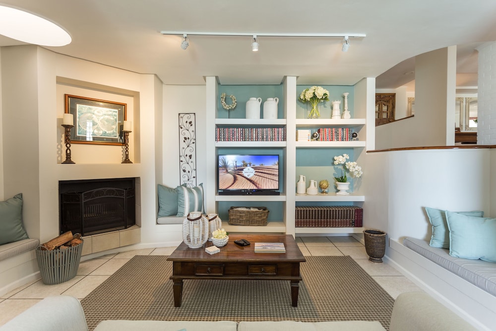 Ocean Watch Guest House 24/37