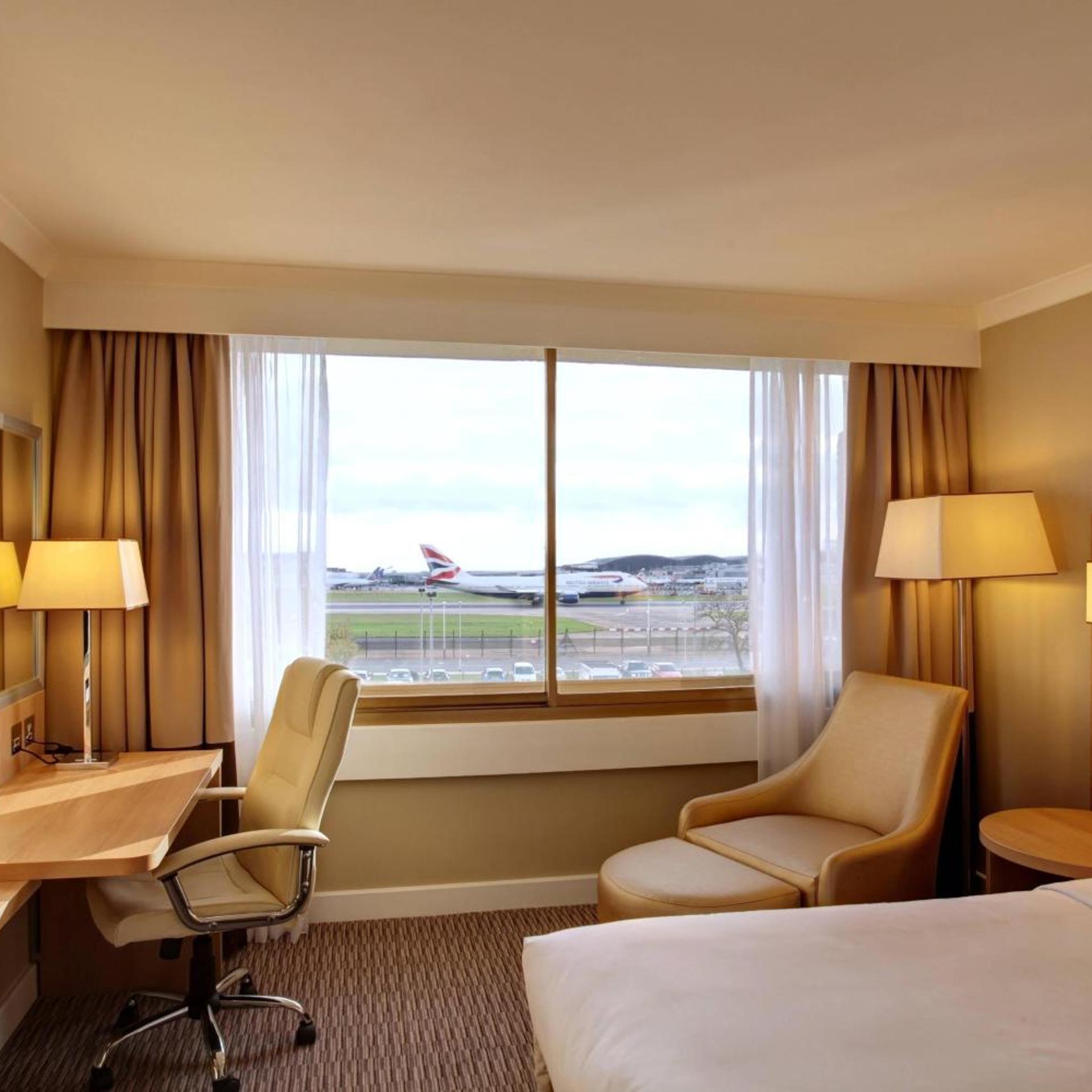 Superior, Double Bed, Runway View، RENAISSANCE LONDON HEATHROW HOTEL 6/9