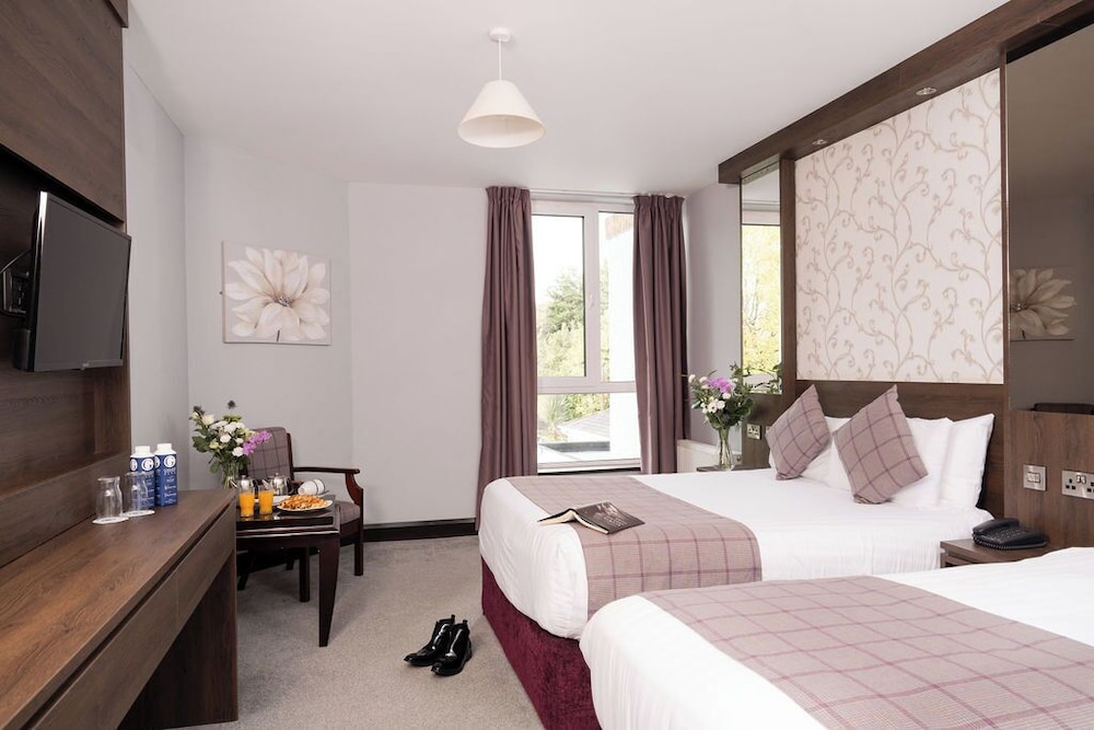 JACKSON'S HOTEL AND LEISURE CLUB 24/64