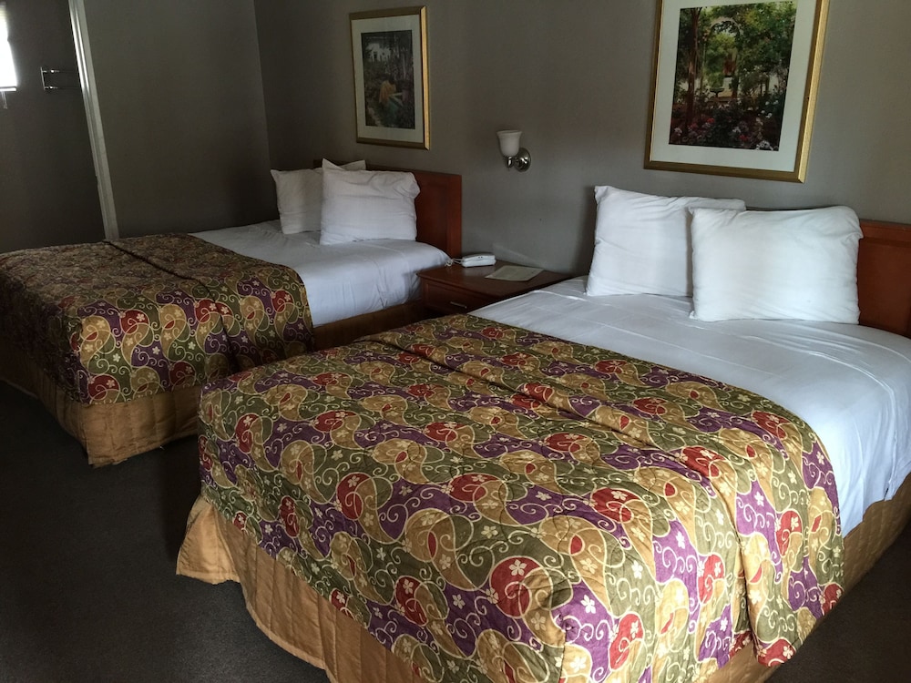 Five Star Inn West Covina 12/42
