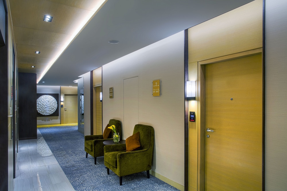 Grayton Hotel Dubai 12/66