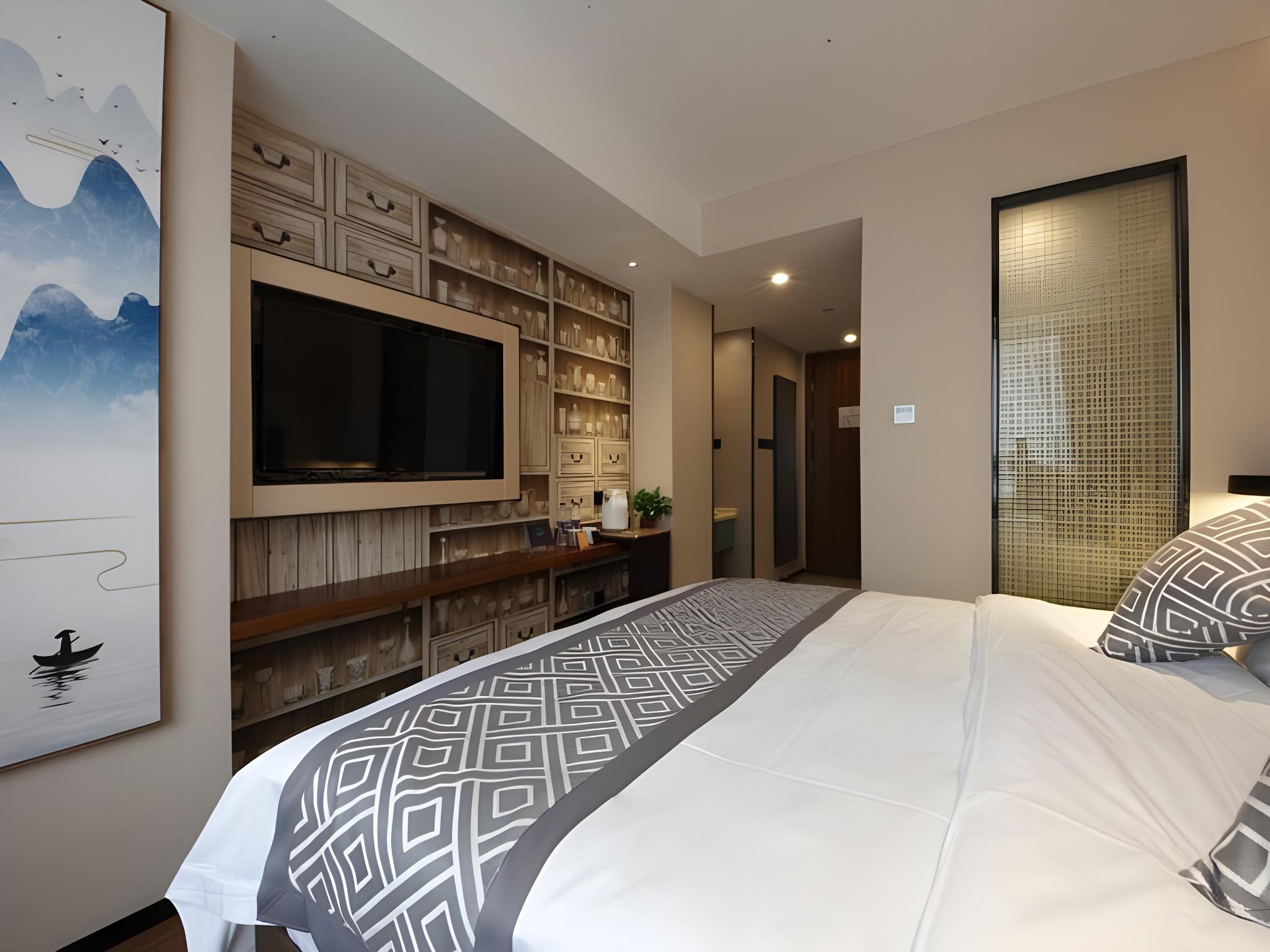 Feature, King and Queen Bed