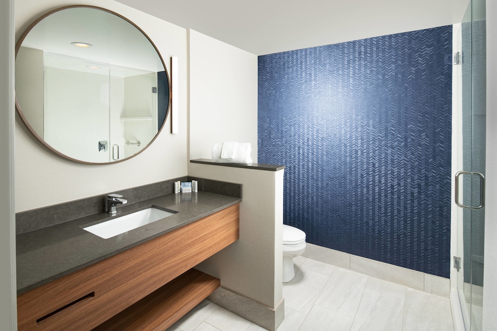Fairfield Inn and Suites Athens Marriott 8/46