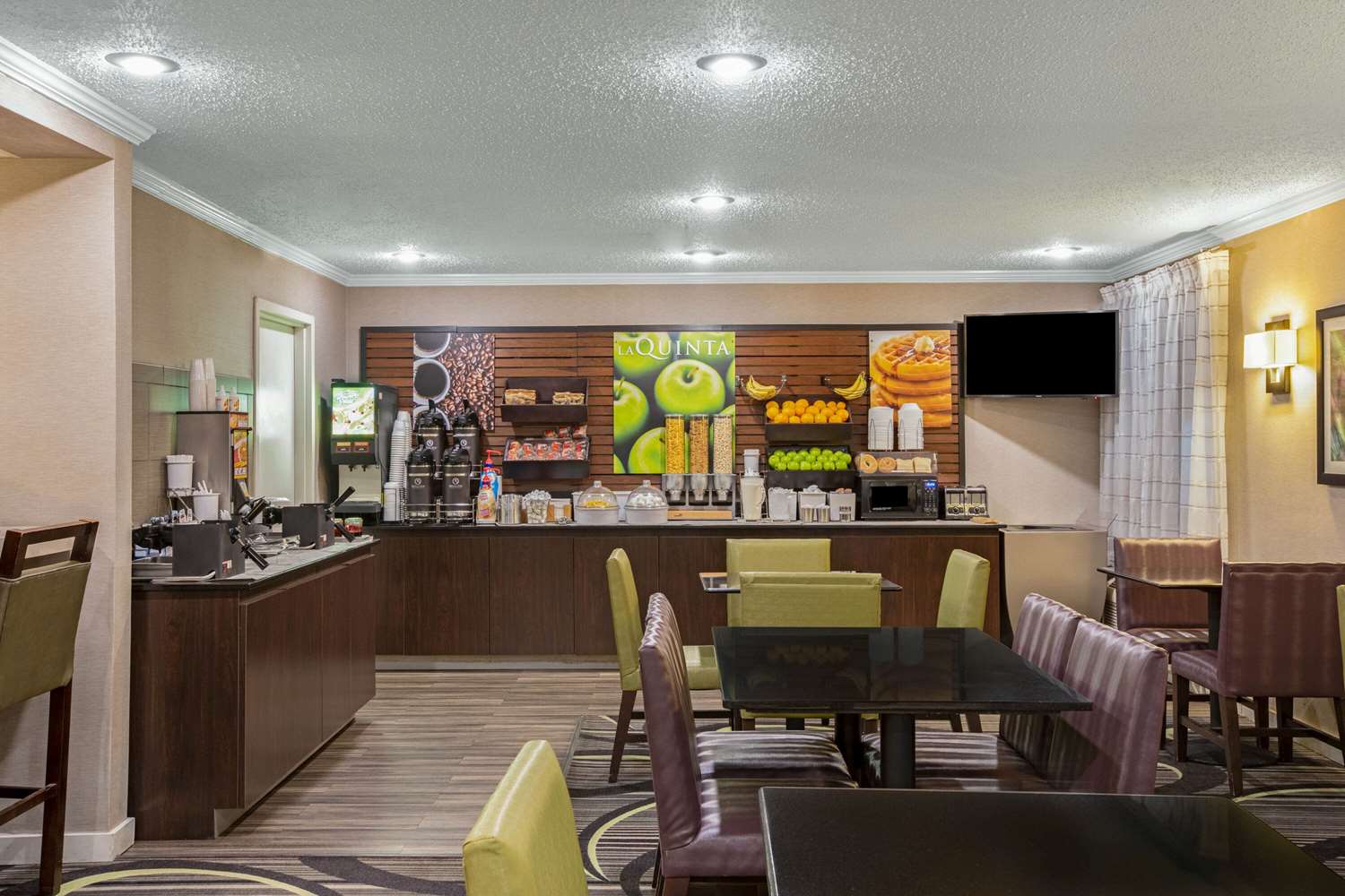 La Quinta Inn & Suites by Wyndham N Little Rock-McCain Mall 42/63