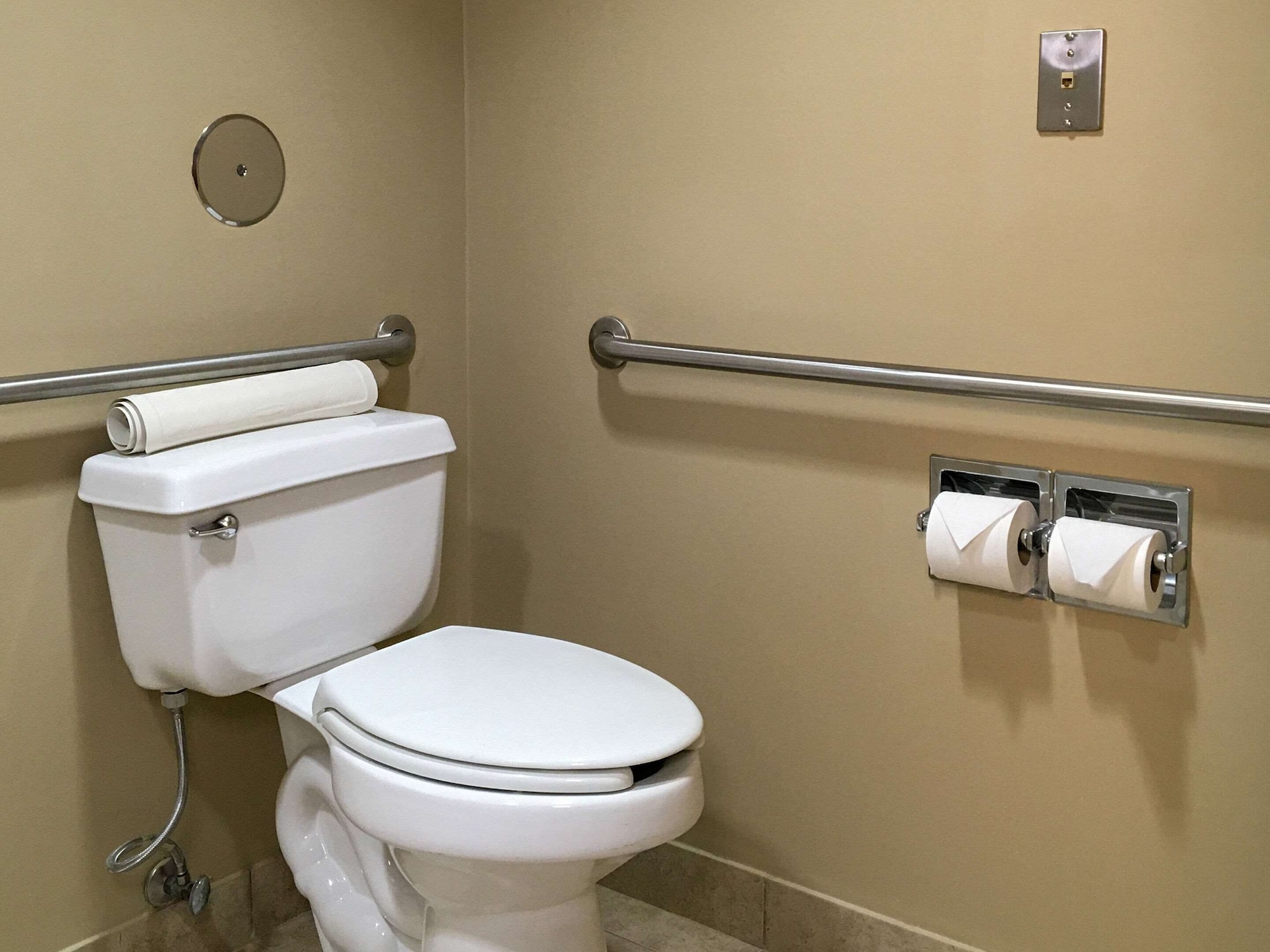 غرفة بسرير كينج لذوي الإعاقة، Comfort Inn & Suites Near Kino Sports Complex 2/2