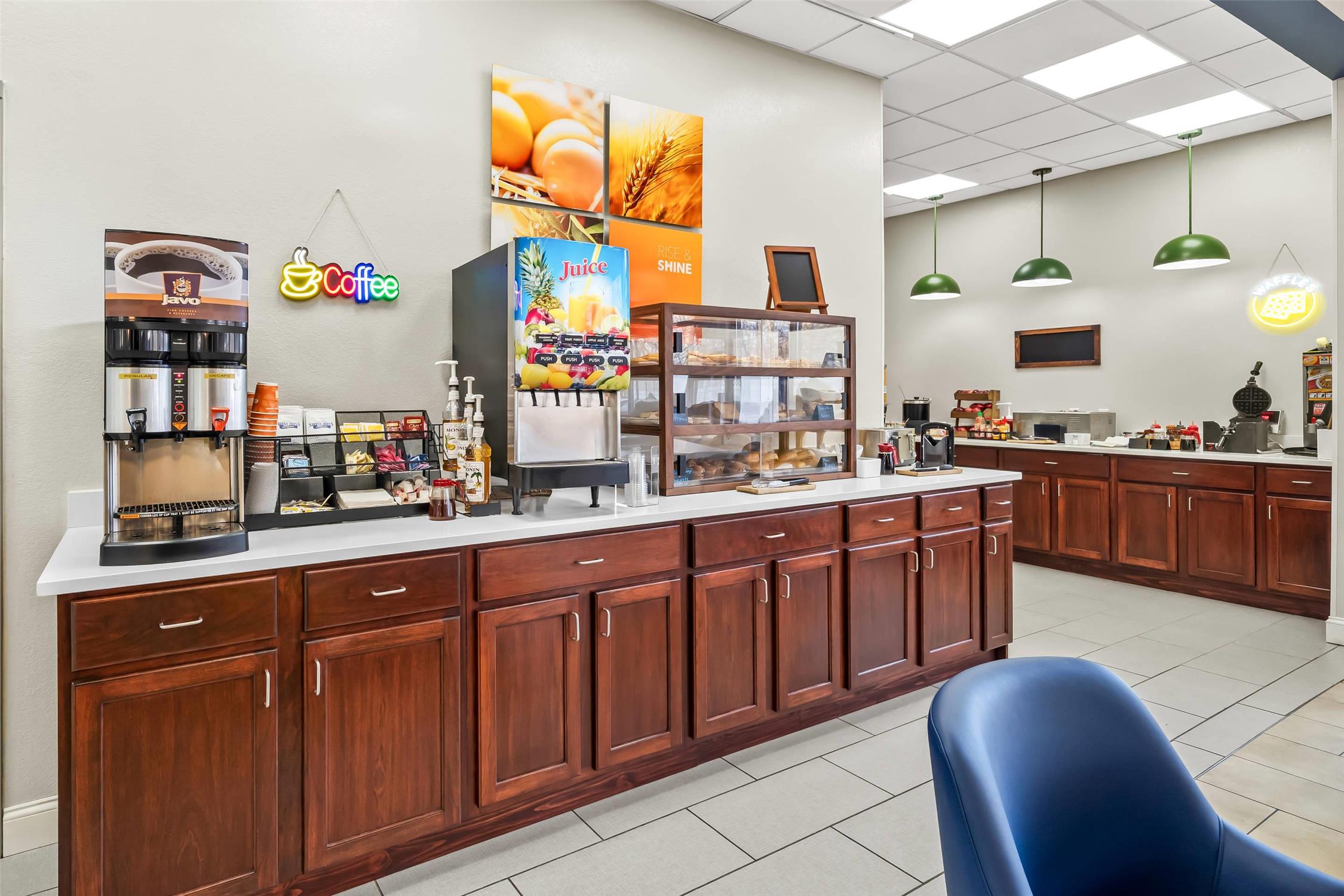 Comfort Inn & Suites Plainville-Foxboro 27/39
