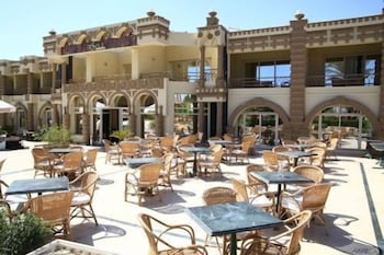 Cataract Lyalina Beach 22/44