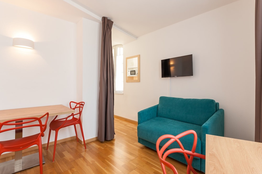 Residhotel Vieux Port 28/50