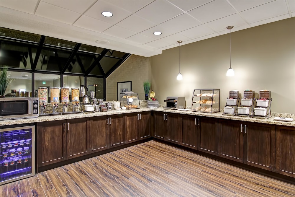 Best Western London Airport Inn Suites 9/53