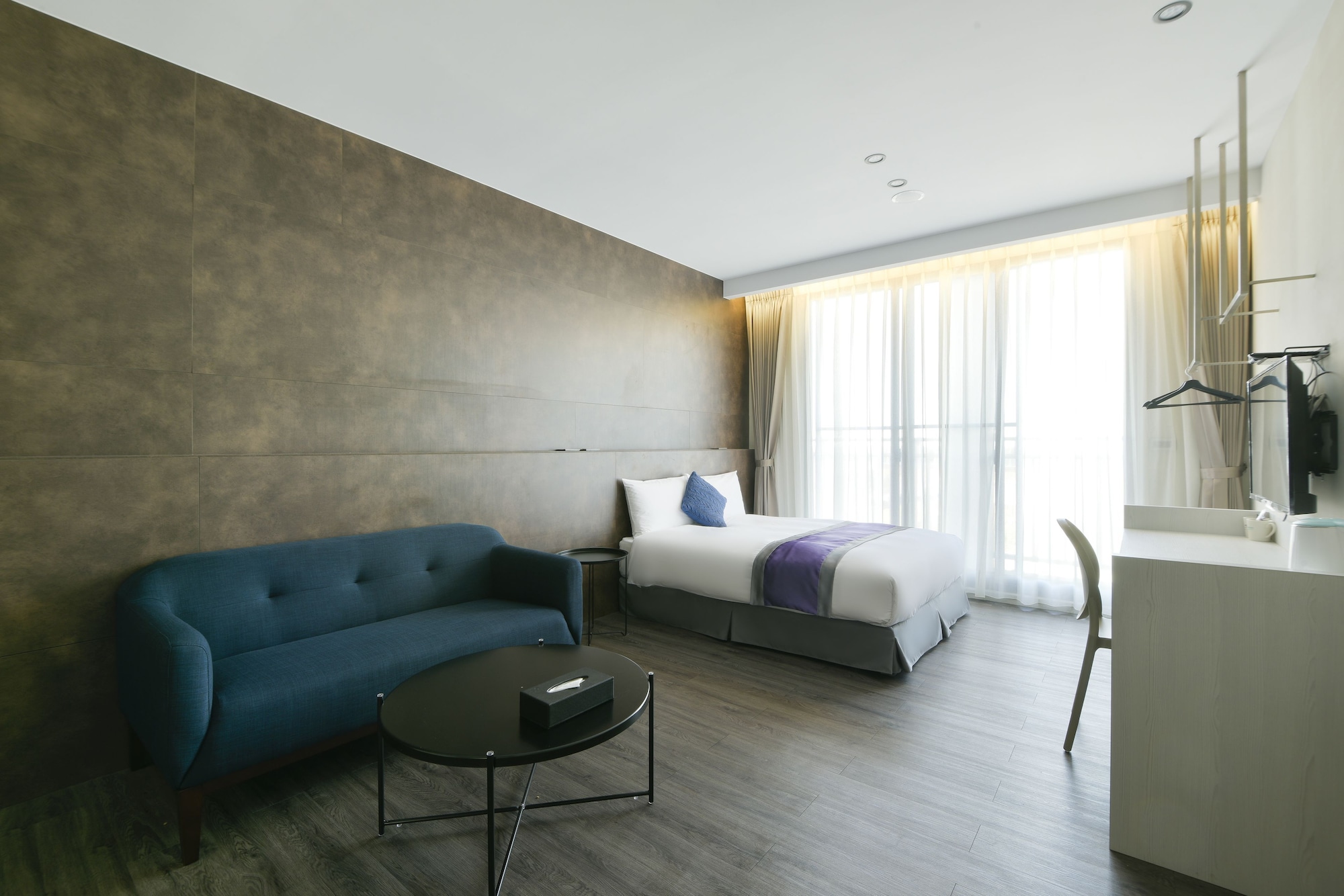 DELUXE, QUEEN BED