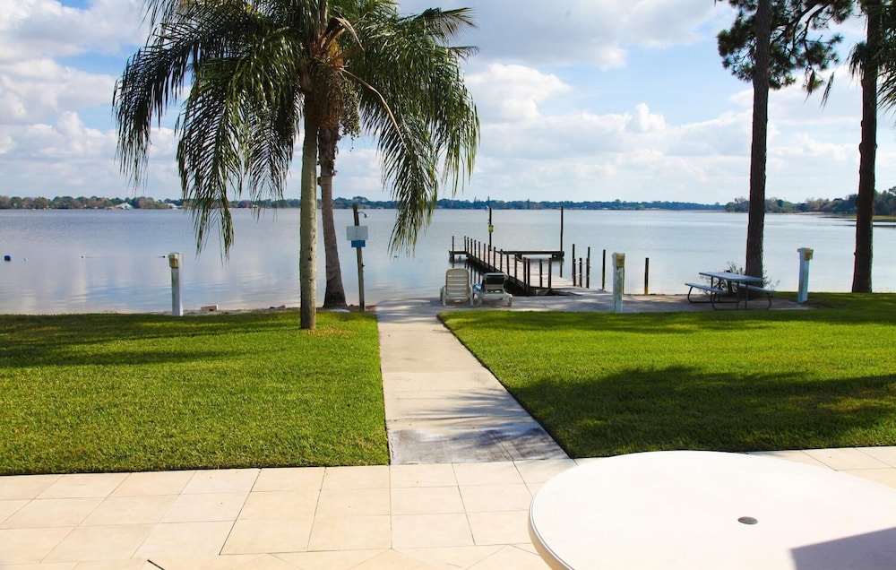 Lake Grassy Inn & Suites 7/38