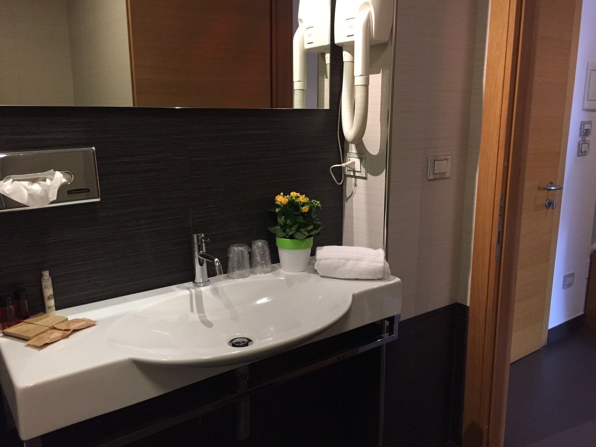 ROOM, SINGLE, DOUBLE BED