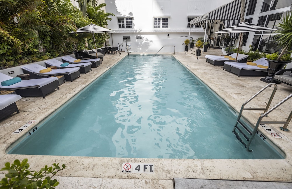 Hotel Croydon Miami Beach 3/75