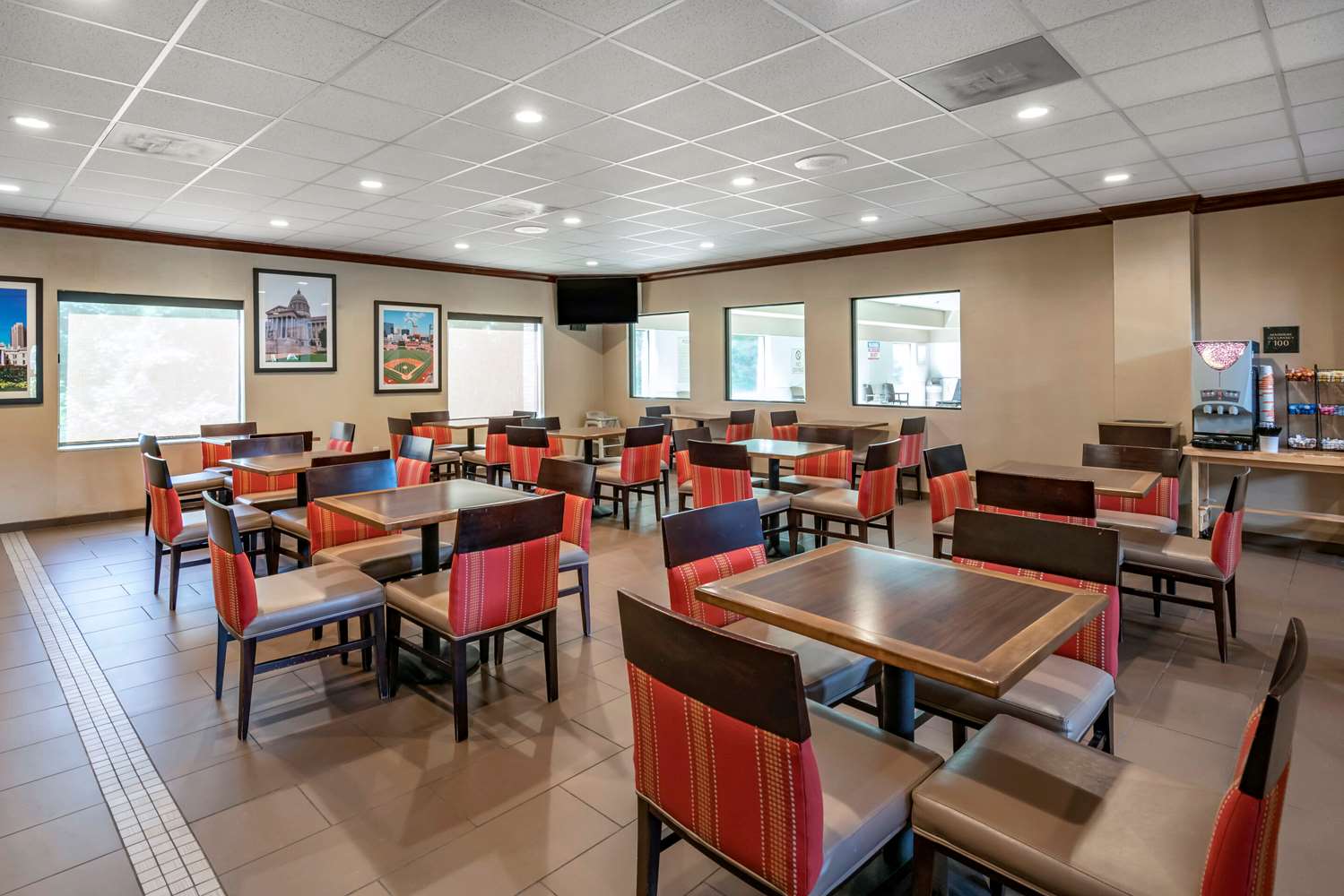 Comfort Inn & Suites St. Louis O Fallon 26/34