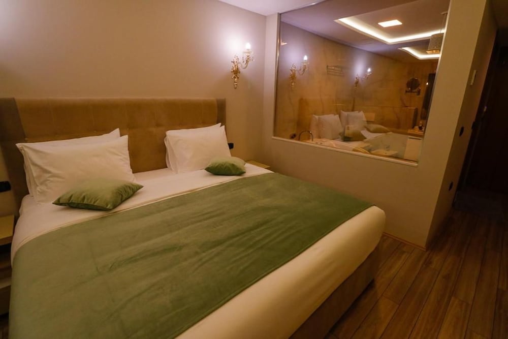 Albanopolis Hotel 26/60