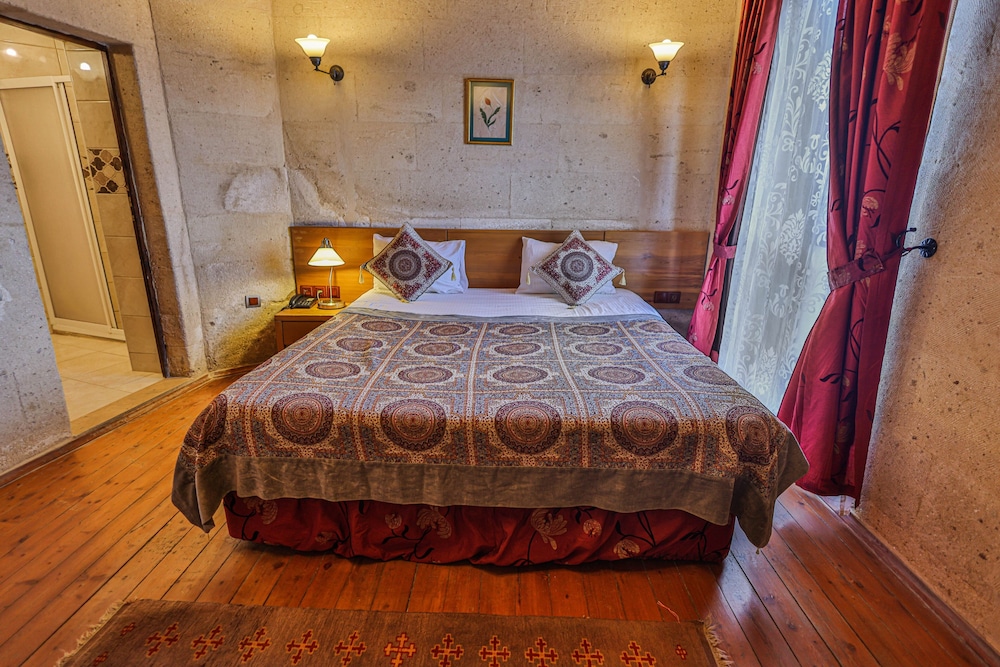 La Casa Cave 6/50