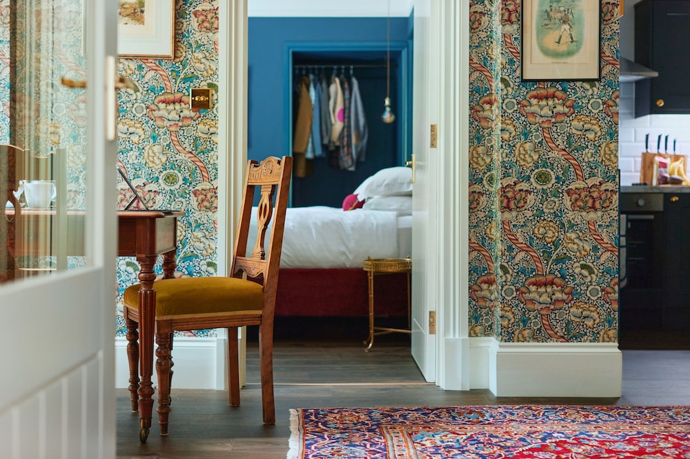 The Apartment at Foyers Lodge [VR] 20/50
