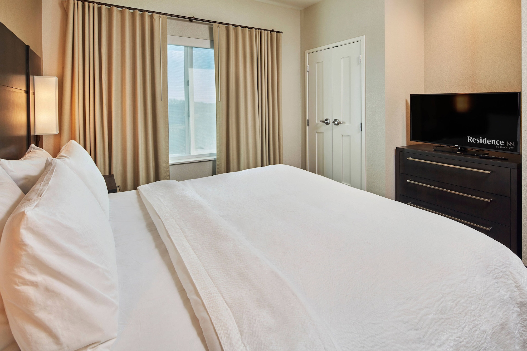 Room at Residence Inn By Marriott Sacramento Davis, DAVIS - CA