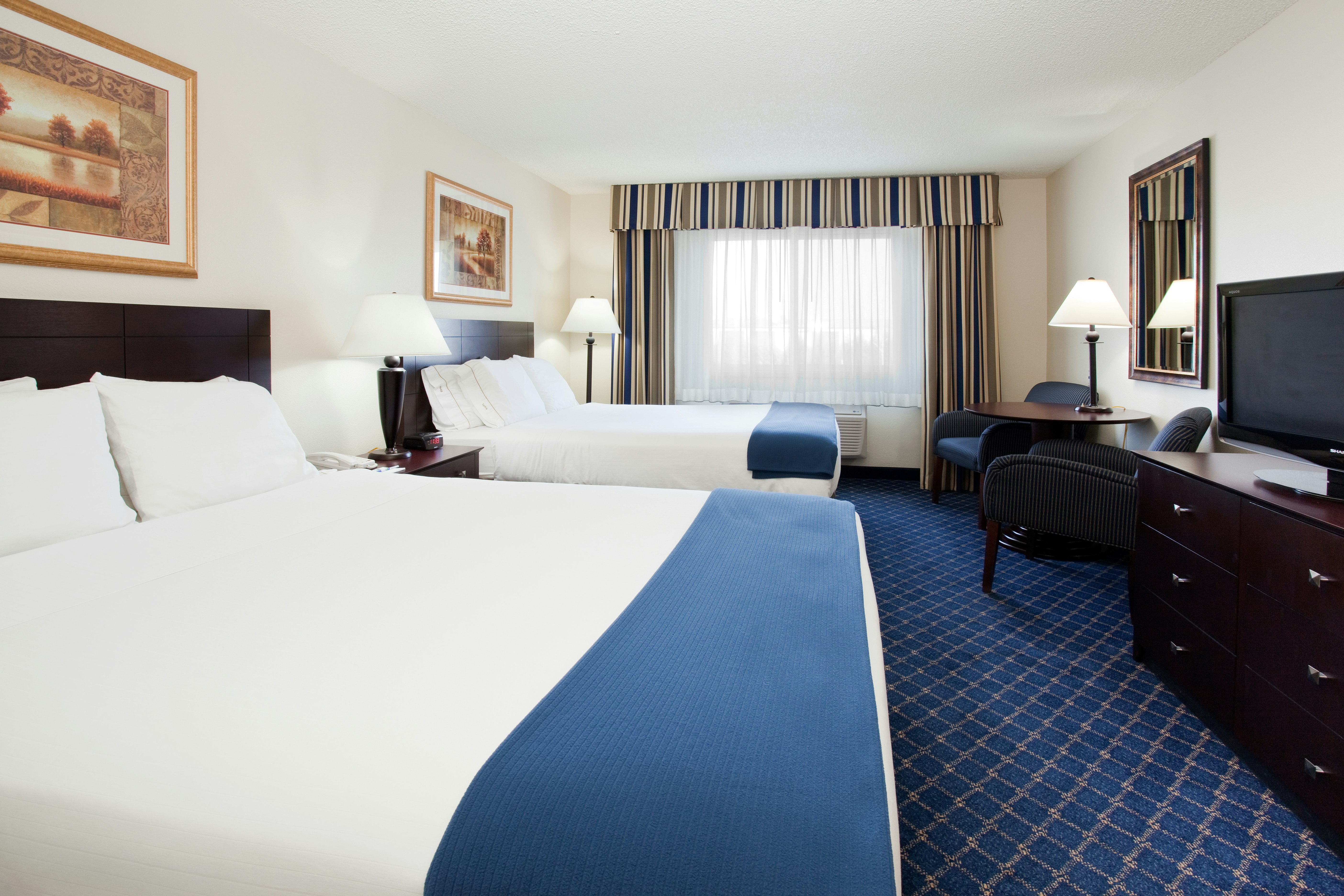 Holiday Inn Express & Suites Torrington 25/78