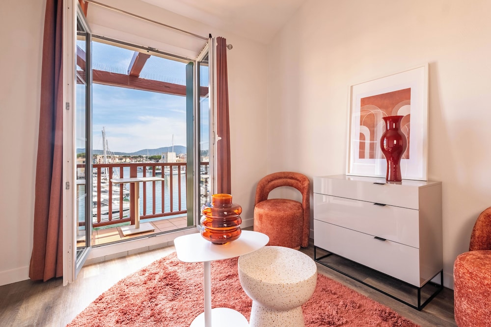 Mezzanine, Apartment, Double Bed, Sofa، Le Suffren, BW Signature Collection 5/7