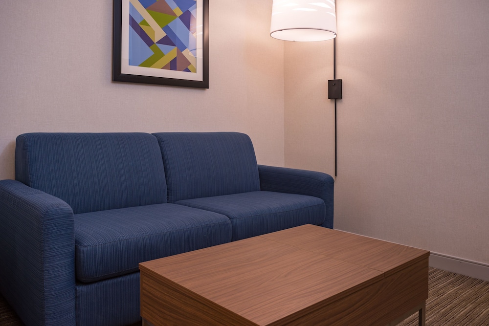 Holiday Inn Express Branford-New Haven 45/59