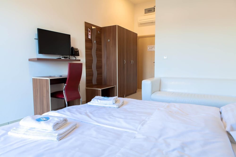 Hotel Lavender 12/50