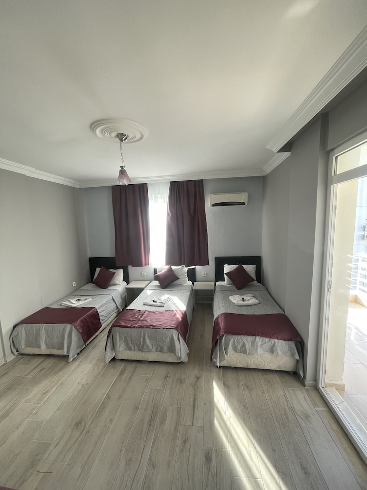 ROOM, QUADRUPLE, PRIVATE BATHROOM