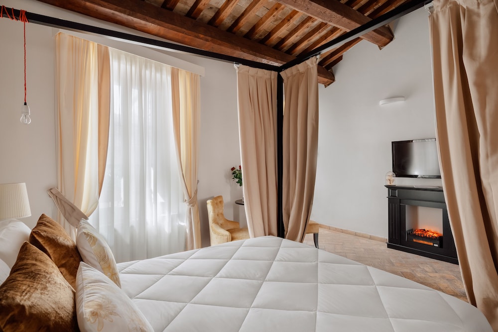 LUXURY, STUDIO, SUITE