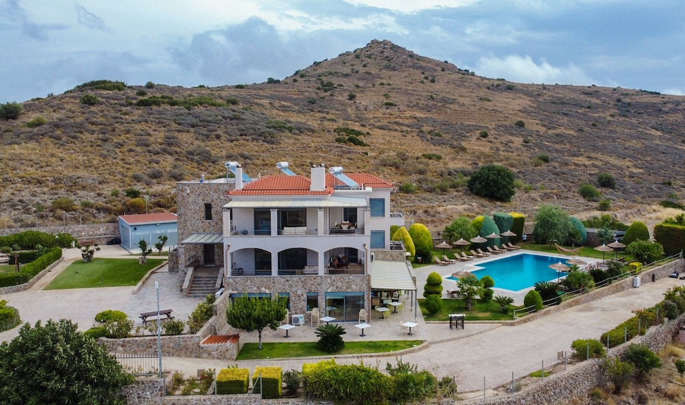 Marini Luxury Apartments And Suites 3/75