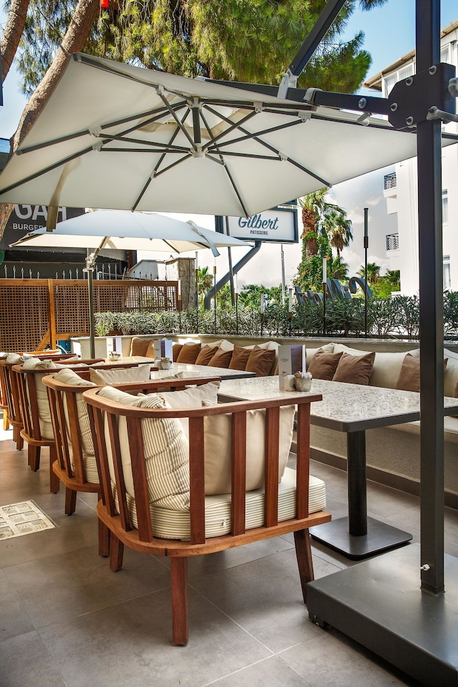 Sherwood Premio Hotel 11/50