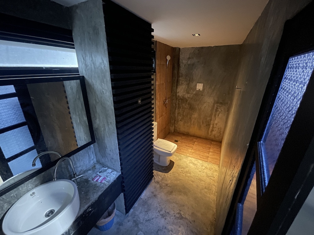 ISLANDA BOUTIQUE HOTEL 70/72
